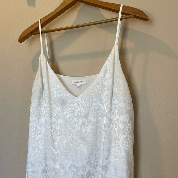 Honey Punch White Flower Design V-Neck Spaghetti Strap Mini Dress Size M - Picture 3 of 9